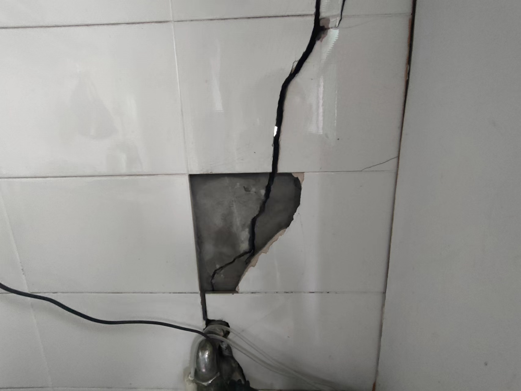 房屋鑒定中,混凝土構(gòu)件裂縫如何鑒別和分析?(圖1) 微信圖片_20220609151331.jpg